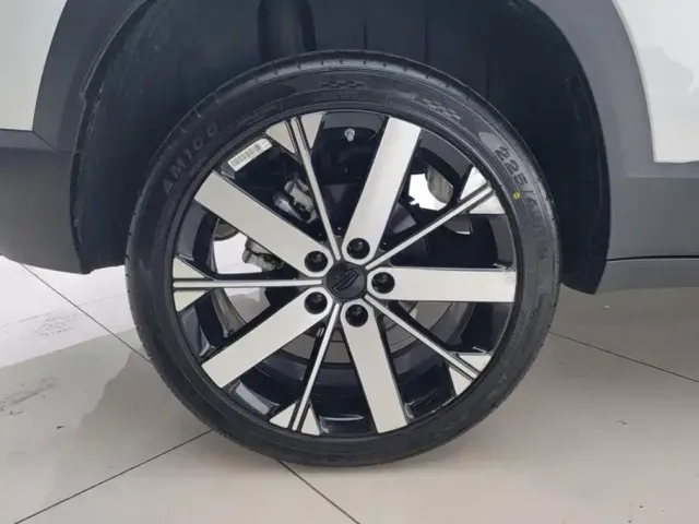 Geely ICON — Фото автомобиля 6
