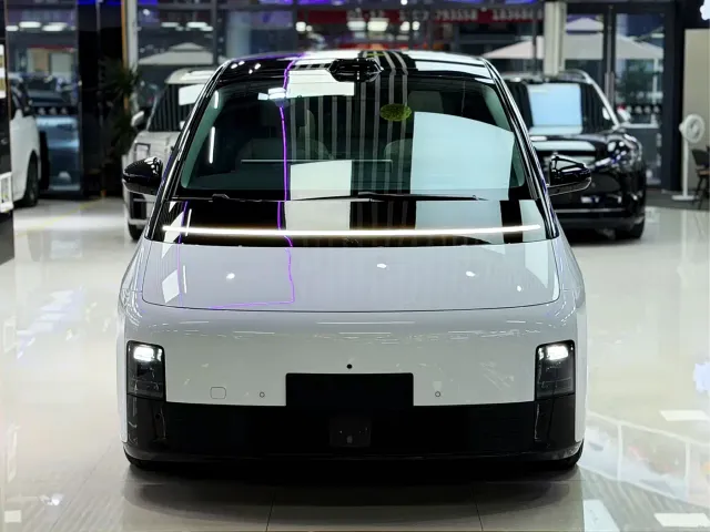 Li Auto MEGA — Фото автомобиля 2