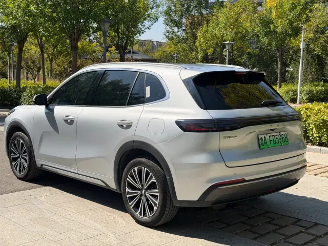 Geely Galaxy Starship 7 EM-i — Фото автомобиля 5