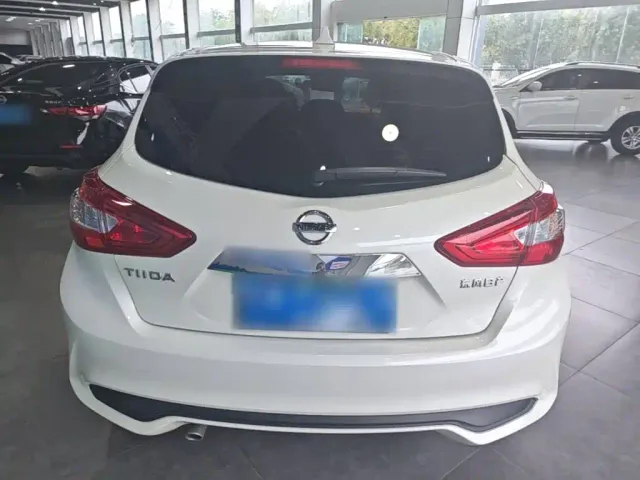 Nissan Tiida — Фото автомобиля 5