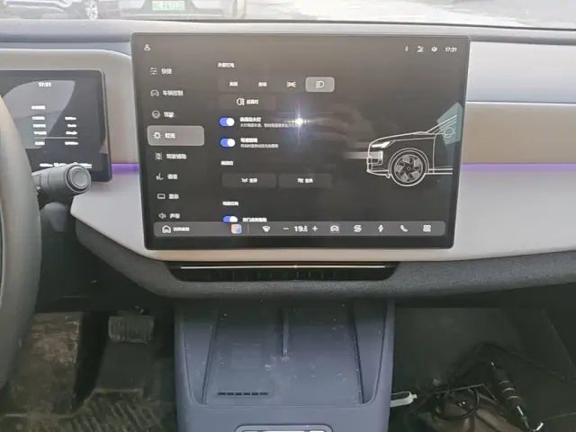 Volvo XC70 Plug-in Hybrid — Фото автомобиля 12