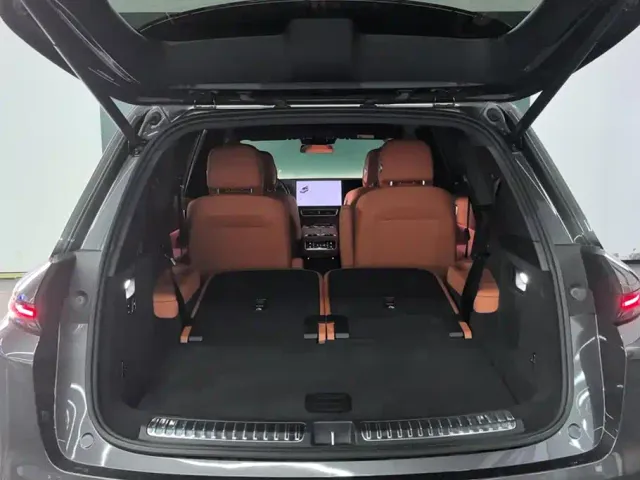 Li Auto L8 — Фото автомобиля 4