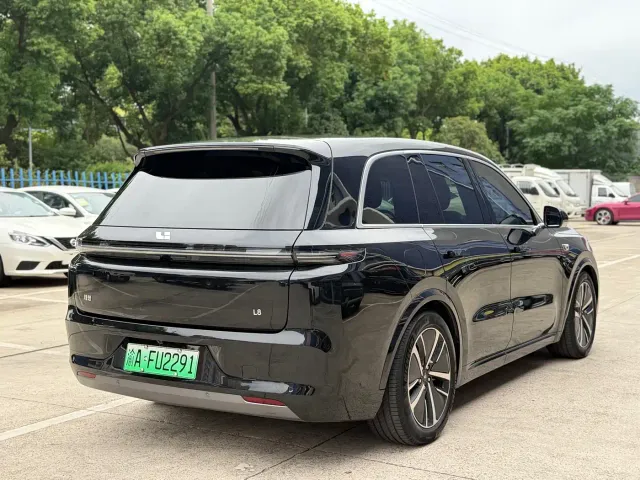 Li Auto L8 — Фото автомобиля 14