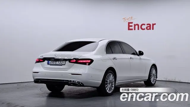 Mercedes-Benz E-Class — Фото автомобиля 2