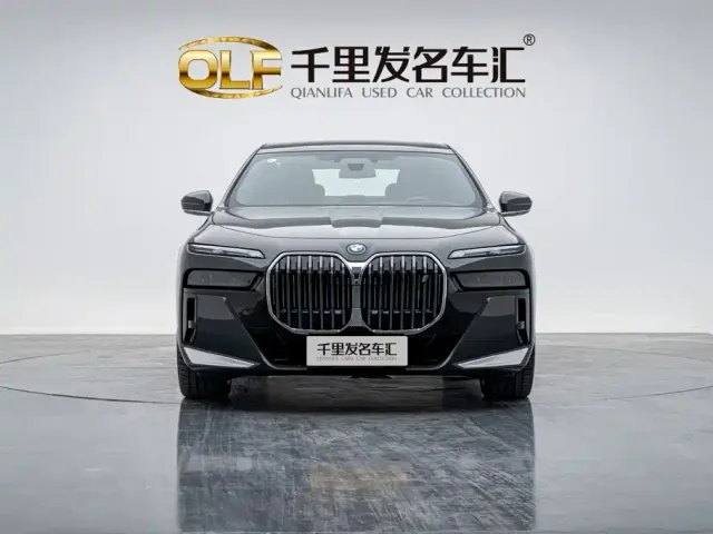 BMW i7 — Фото автомобиля 2
