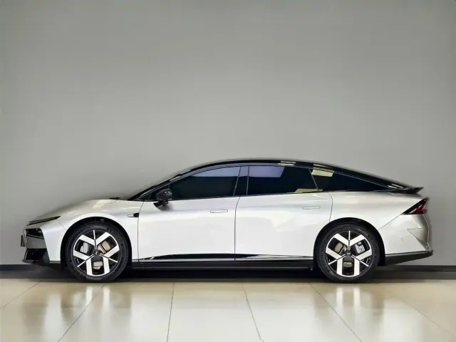 Xpeng P7+ — Фото автомобиля 5