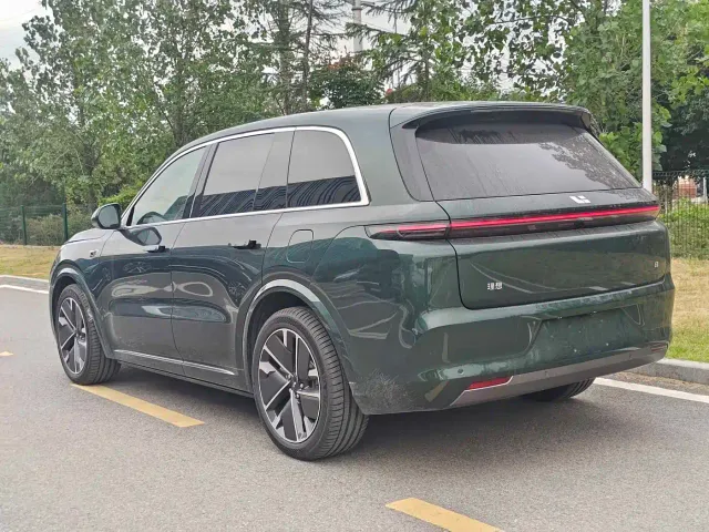 Li Auto L8 — Фото автомобиля 9