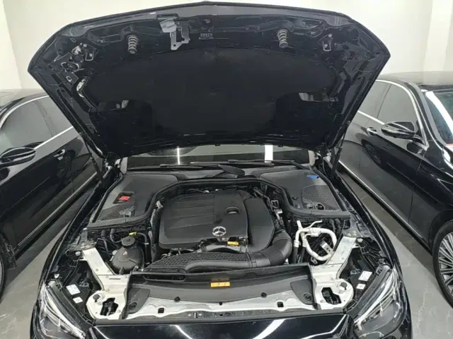 Mercedes-Benz E-Class — Фото автомобиля 19