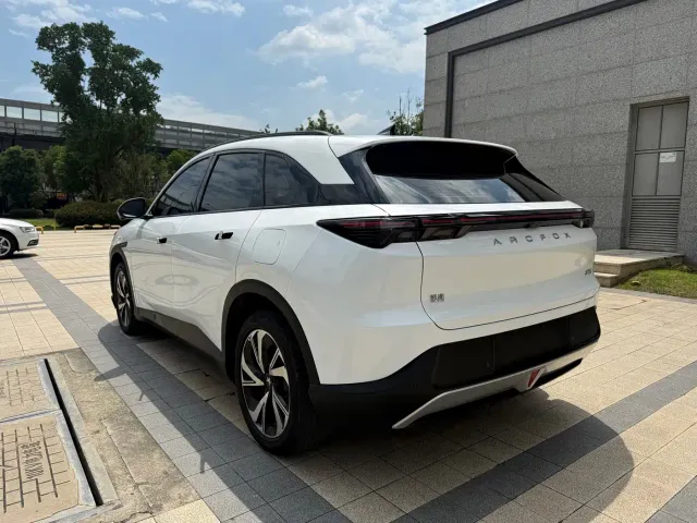 Arcfox Alpha T5 — Фото автомобиля 14