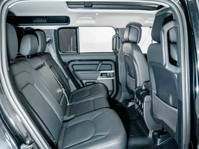 Land Rover Defender — Фото автомобиля 27