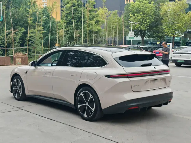 Nio ET5 Touring — Фото автомобиля 6