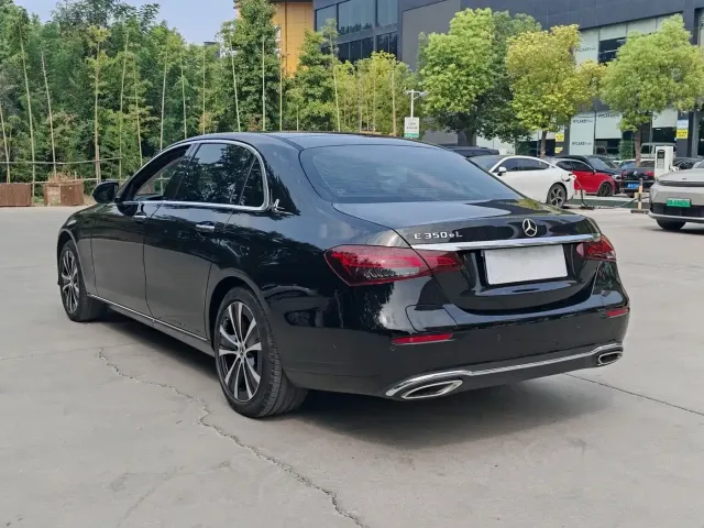 Mercedes-Benz E-Class — Фото автомобиля 14