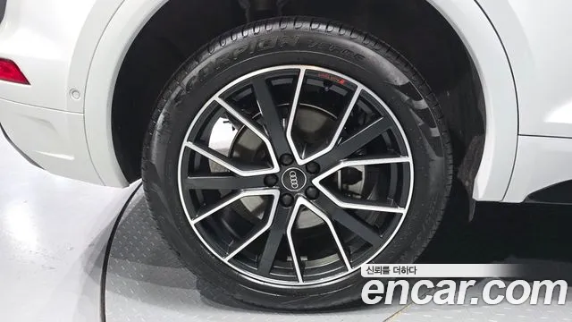 Audi Q5 45 TFSI quattro Premium — Фото автомобиля 5