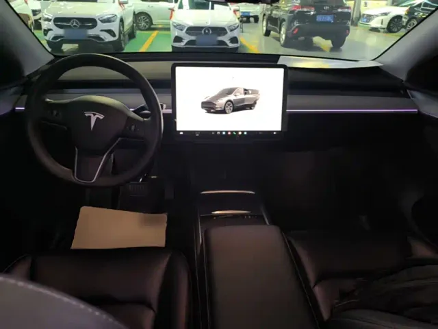 Tesla Model Y — Фото автомобиля 9