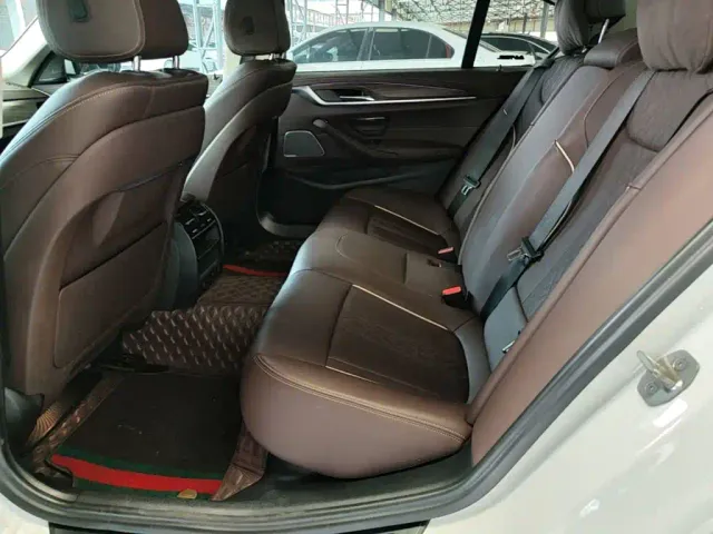 BMW 5 Series — Фото автомобиля 16