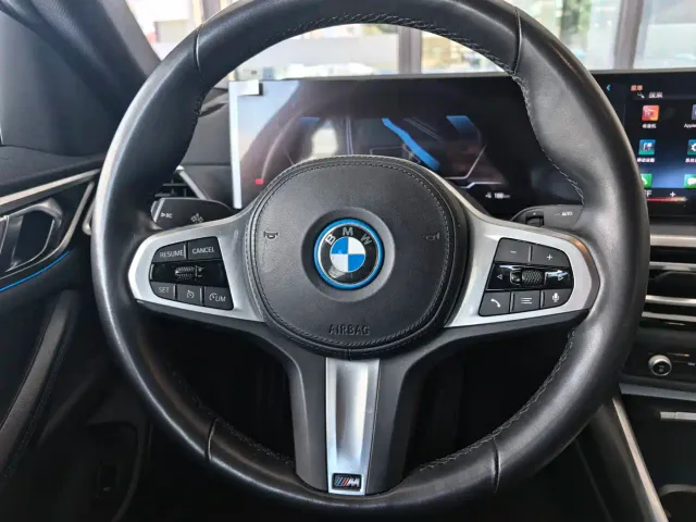 BMW i4 — Фото автомобиля 12