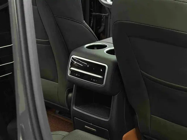 Li Auto L8 — Фото автомобиля 10