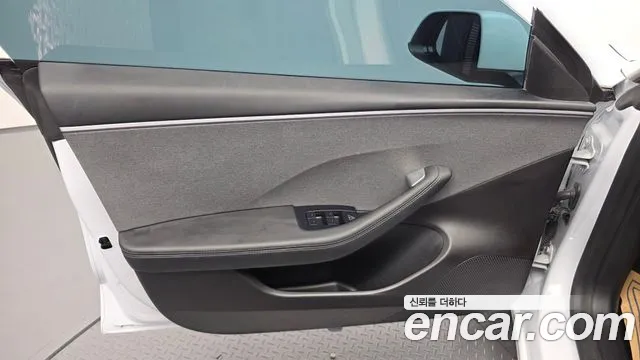 Tesla Model 3 — Фото автомобиля 25