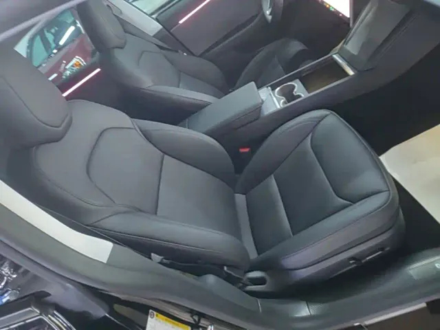 Tesla Model 3 — Фото автомобиля 24