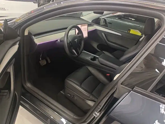 Tesla Model Y — Фото автомобиля 15