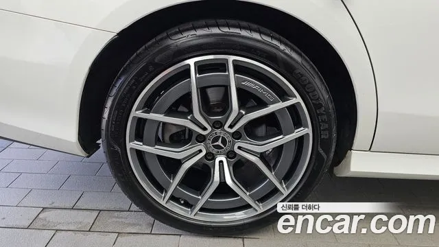Mercedes-Benz E-Class — Фото автомобиля 5