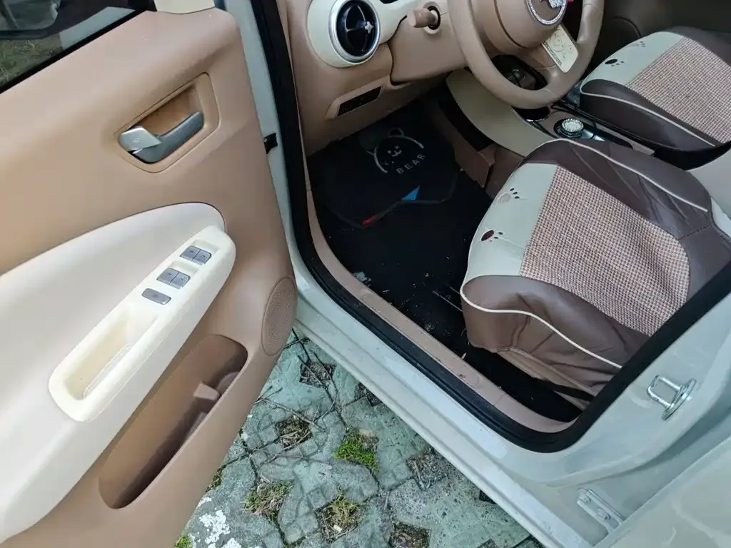 Wuling Motors Hongguang MINIEV 2025 4-Door Premium+ Edition — Фото автомобиля 12