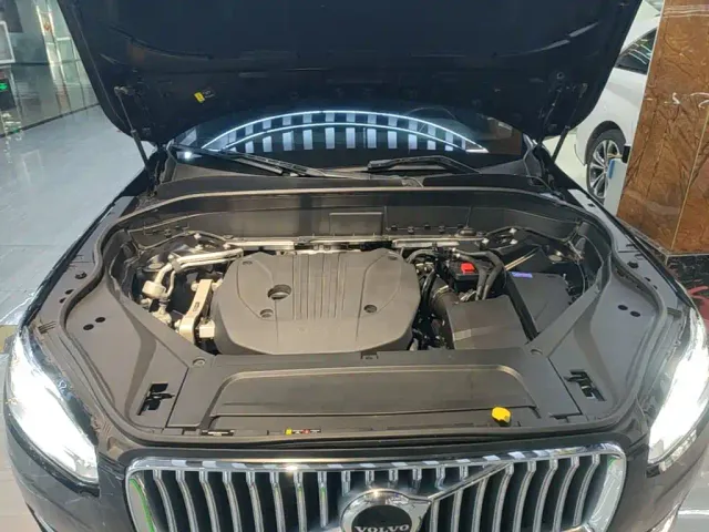 Volvo XC90 — Фото автомобиля 19