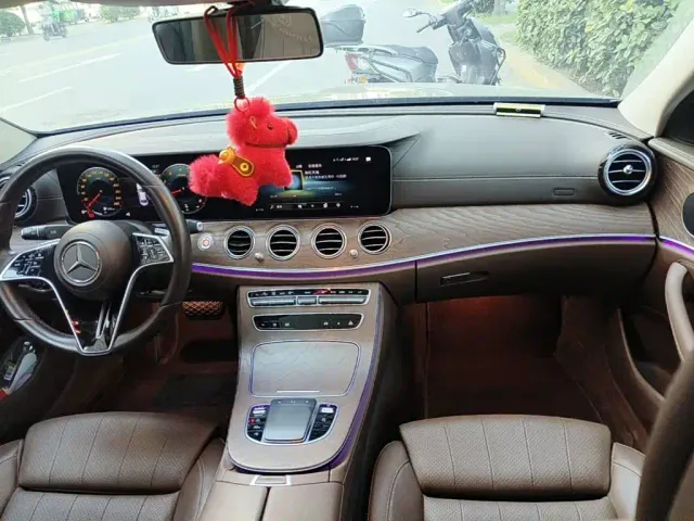 Mercedes-Benz E-Class — Фото автомобиля 12