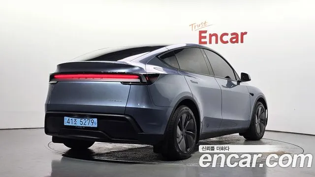 Tesla Model Y — Фото автомобиля 2