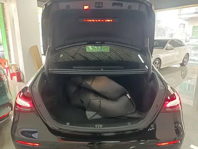 Mercedes-Benz E-Class — Фото автомобиля 18