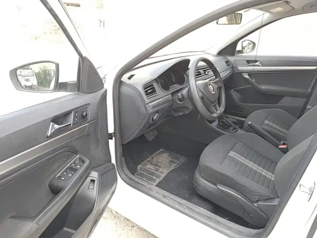 Volkswagen Lavida — Фото автомобиля 15