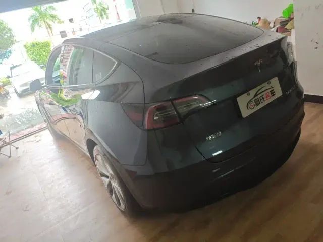 Tesla Model Y — Фото автомобиля 4