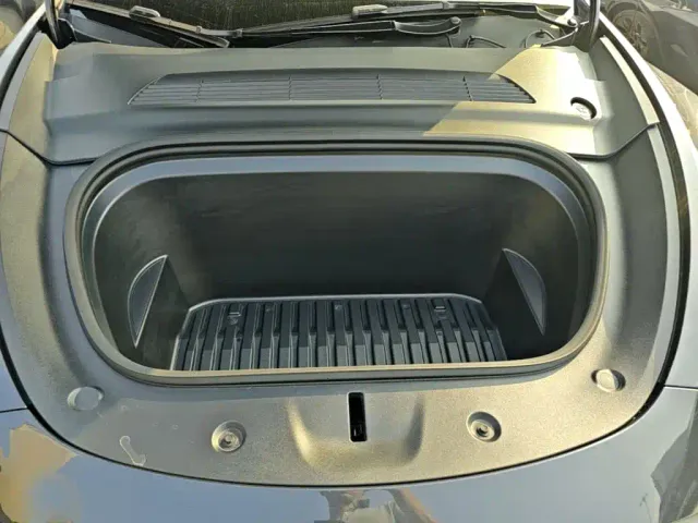Tesla Model Y — Фото автомобиля 19