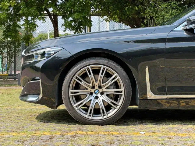 BMW 7 Series — Фото автомобиля 16