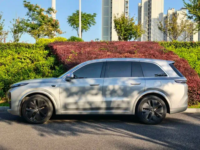 Li Auto L8 — Фото автомобиля 3