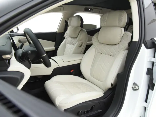 Lynk & Co Lynk & Co 10 EM-P 2025 240km Base — Фото автомобиля 15