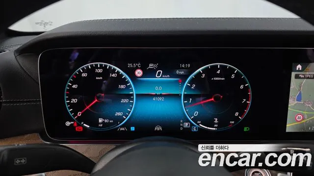 Mercedes-Benz E-Class — Фото автомобиля 8