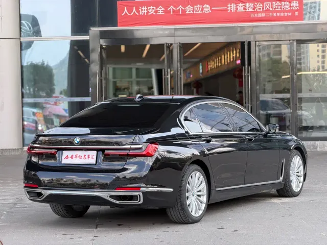 BMW 7 Series — Фото автомобиля 5