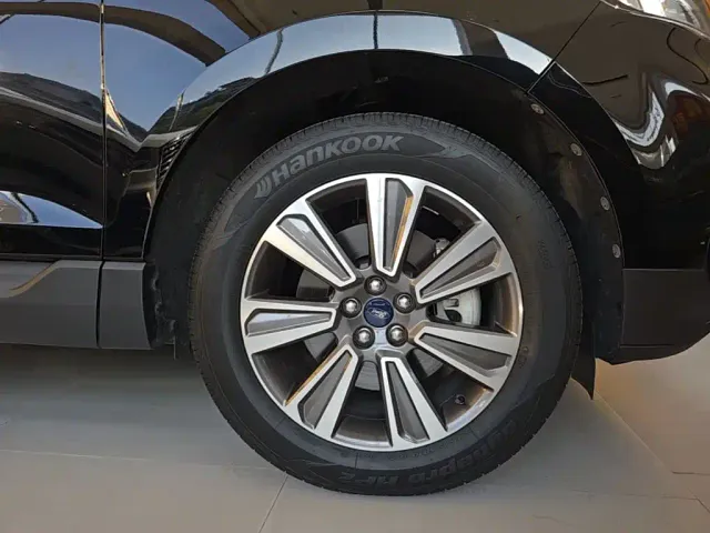 Ford Edge — Фото автомобиля 22