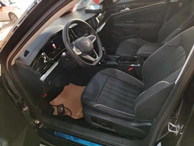 Volkswagen Passat — Фото автомобиля 14