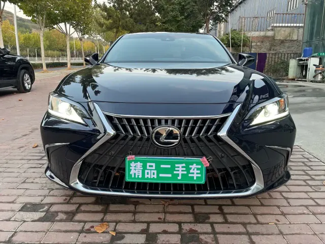 Lexus ES — Фото автомобиля 2
