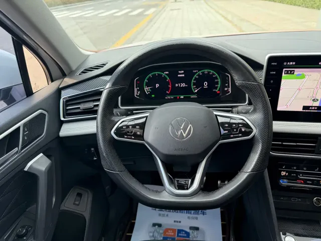 Volkswagen Tiguan L — Фото автомобиля 8