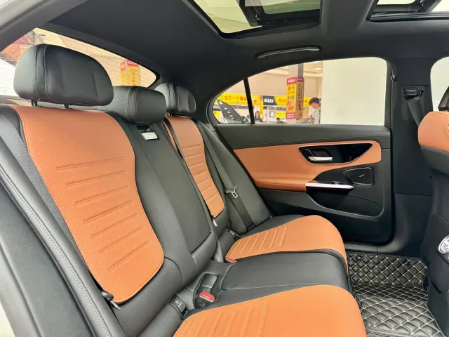 Mercedes-Benz C-Class — Фото автомобиля 12