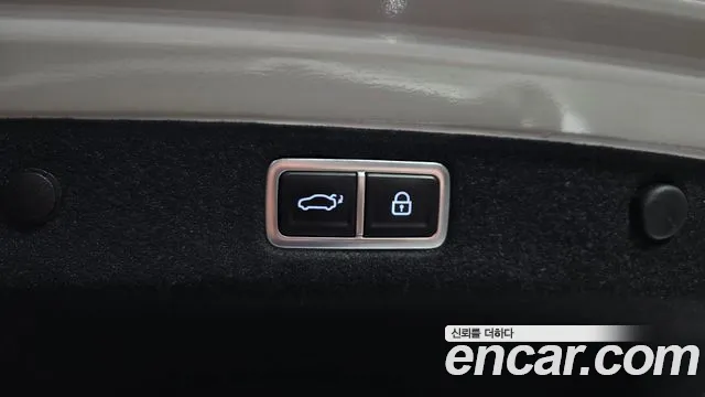 Hyundai Grandeur Grandeur (GN7) 2.5 Бензин 2WD — Фото автомобиля 19