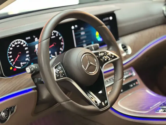 Mercedes-Benz E-Class — Фото автомобиля 7