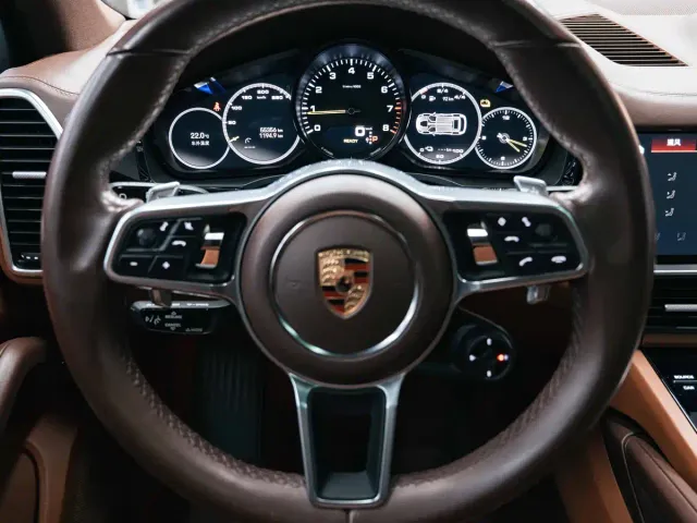 Porsche Cayenne — Фото автомобиля 13