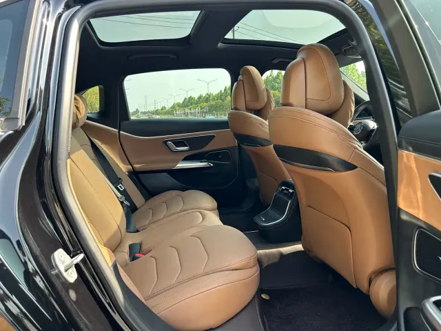 Mercedes-Benz E-Class — Фото автомобиля 8