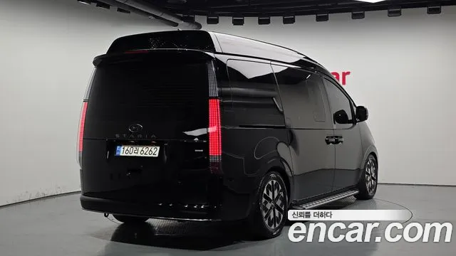 Hyundai Staria Staria 4WD Lounge 9 мест — Фото автомобиля 2