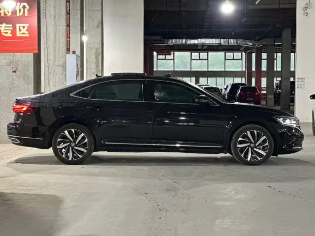 Volkswagen Passat — Фото автомобиля 3