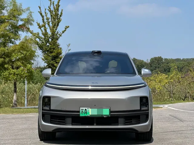 Li Auto L9 — Фото автомобиля 2